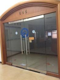 广州南沙区玻璃门坏了维修方法 玻璃门维修