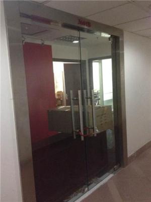广州从化市玻璃门维修 玻璃门常见故障解析