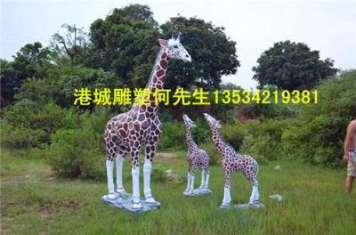 福建福州闽侯县形象生动玻璃钢长颈鹿雕塑