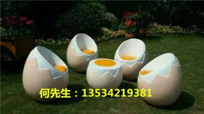 广东肇庆高要市玻璃钢蛋壳休闲椅雕塑