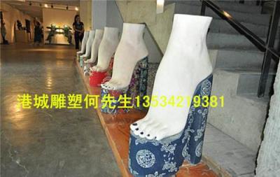江西赣州鞋城装饰玻璃钢高跟鞋雕塑