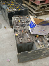 雁塔区废旧电瓶怎么处理回收电瓶