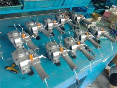 2017工厂实用型手提气动红砖打包机