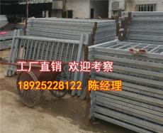 广东深圳城市道路中间设护栏还是绿化带