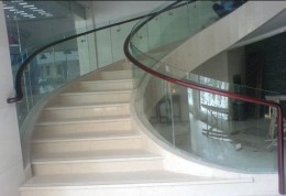 东莞玻璃厂供应热弯玻璃 楼梯弧形玻璃订制