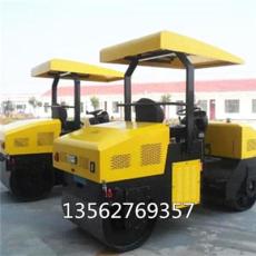 駕駛式輪胎壓路機(jī)