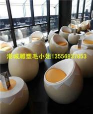 深圳餐厅实用玻璃钢鸡蛋壳雕塑
