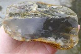 玻璃种翡翠原石以往成交价格多少