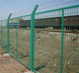 河南实体厂家生产绿色铁路护栏网水泥立柱