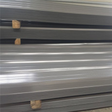 镀铝锌穿孔压型钢板板缝接触严密板面干净