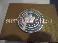 郑州专业定制金属徽章订做公司胸章纪念章