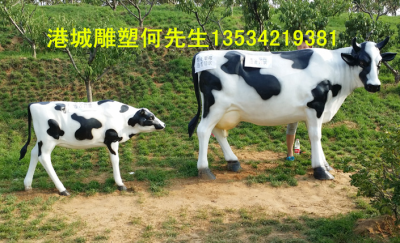 江苏农场基地装饰玻璃钢奶牛雕塑价格