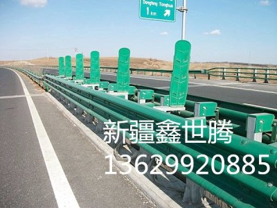 新疆高速护栏多少钱一米 波形梁护栏厂家