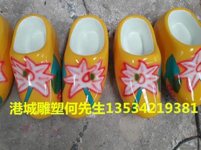 杭州户外创意艺术玻璃钢拖鞋雕塑