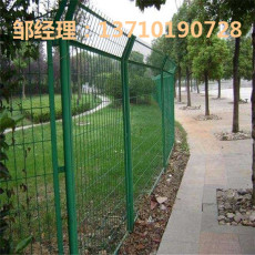 河池工厂双边丝围栏网南宁小区护栏网图片