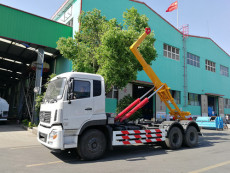 山東臨沂后雙橋勾臂垃圾車