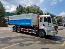 云南昆明12噸勾臂式垃圾車