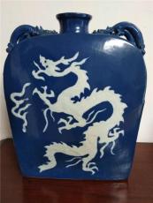 国内一名老藏家祖传下来霁蓝釉留白龙纹扁瓶