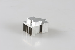 上海6061铝型材散热器加工价格 高效轻薄