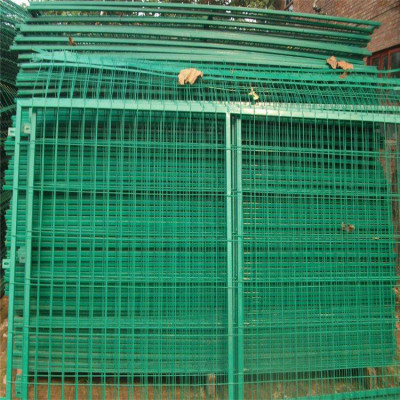 生产框架护栏 公路隔离围栏网 铁路护栏网