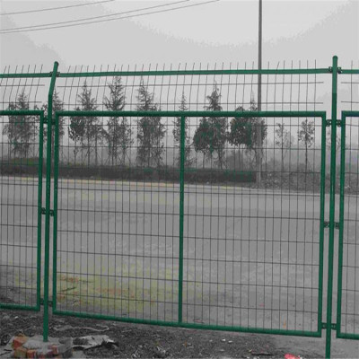 生产框架护栏 公路隔离围栏网 铁路护栏网