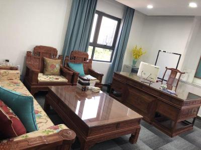 前海回收旧屏风桌椅深圳办公家具回收