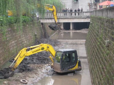 武汉雨水管道疏通清淤箱涵清淤和化工管道高