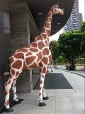 供应玻璃钢长颈鹿雕塑专注仿真动物品牌公司