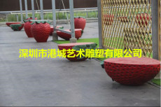 深圳玻璃钢草莓休闲椅雕塑厂家
