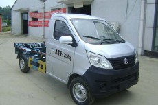 重慶長安鉤臂式垃圾車