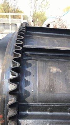 自動(dòng)升降擋邊輸送機(jī)定制 裝卸貨傳送帶茂名