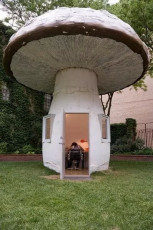 生态园入口玻璃钢蘑菇屋雕塑摆件