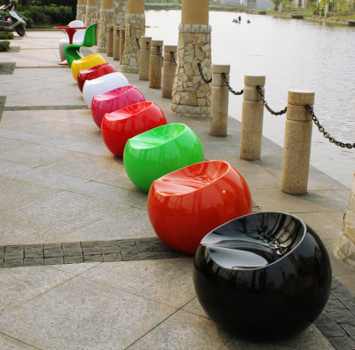 深圳玻璃钢苹果造型休闲椅雕塑价格