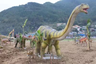 广西景区仿真动物摆件定制玻璃钢恐龙雕塑