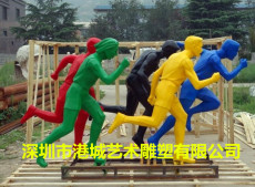 深圳校园玻璃钢跑步行走人物抽象雕塑厂家