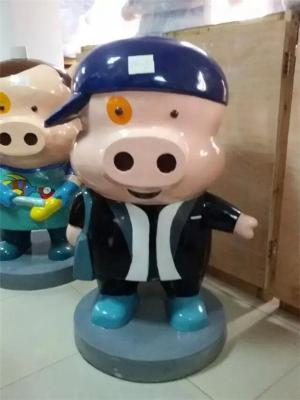 深圳玻璃钢卡通动物麦兜小猪雕塑厂家