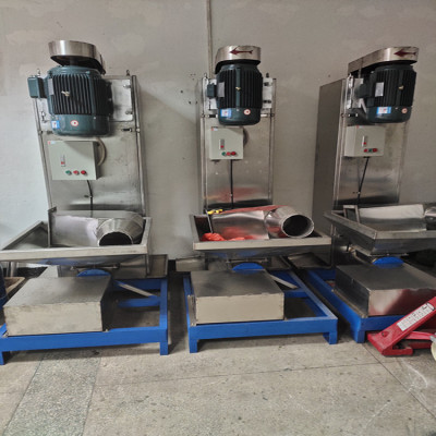 供應(yīng)11kw立式塑料脫水機