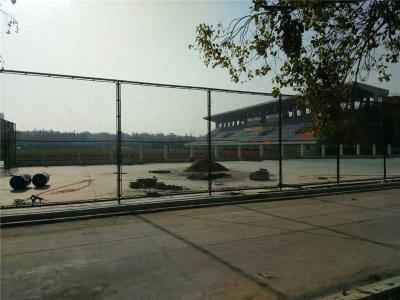 湖南塑胶球场围网安装勾花栏体育围网施工