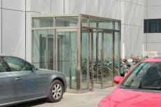 天津津南区专业安装玻璃感应门玻璃隔断