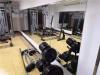 在广州如何选择专业的健身房健身玻璃镜定制