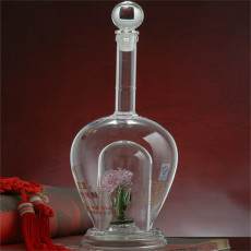 創意玻璃酒瓶廠家生產內置花朵造型酒瓶