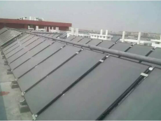 青岛工厂宿舍洗浴太阳能热水器空气源热泵