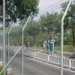 河北赛喆专业定制1.8米高公路护栏网