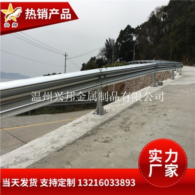 福建平潭锌钢公路波浪型防护栏厂家高速公路