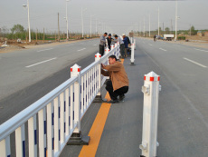 廠家現貨道路鍍鋅護欄 茂名交通隔離欄價格