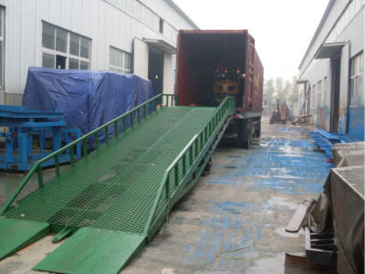 陜西移動(dòng)液壓登車(chē)橋物流叉車(chē)卸貨輔助平臺(tái)