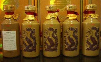 阿勒泰路易十三酒瓶回收热线-精准高价