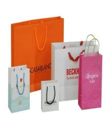 供应服装袋礼品袋-手提袋高档-优质购物袋-纸袋定制批发