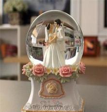 台湾万山正品新郎新娘玫瑰雕花内转音乐水晶球/八音盒