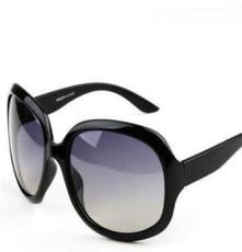 厂家直销2014新款偏光太阳眼镜批发女士时尚偏光太阳镜3113